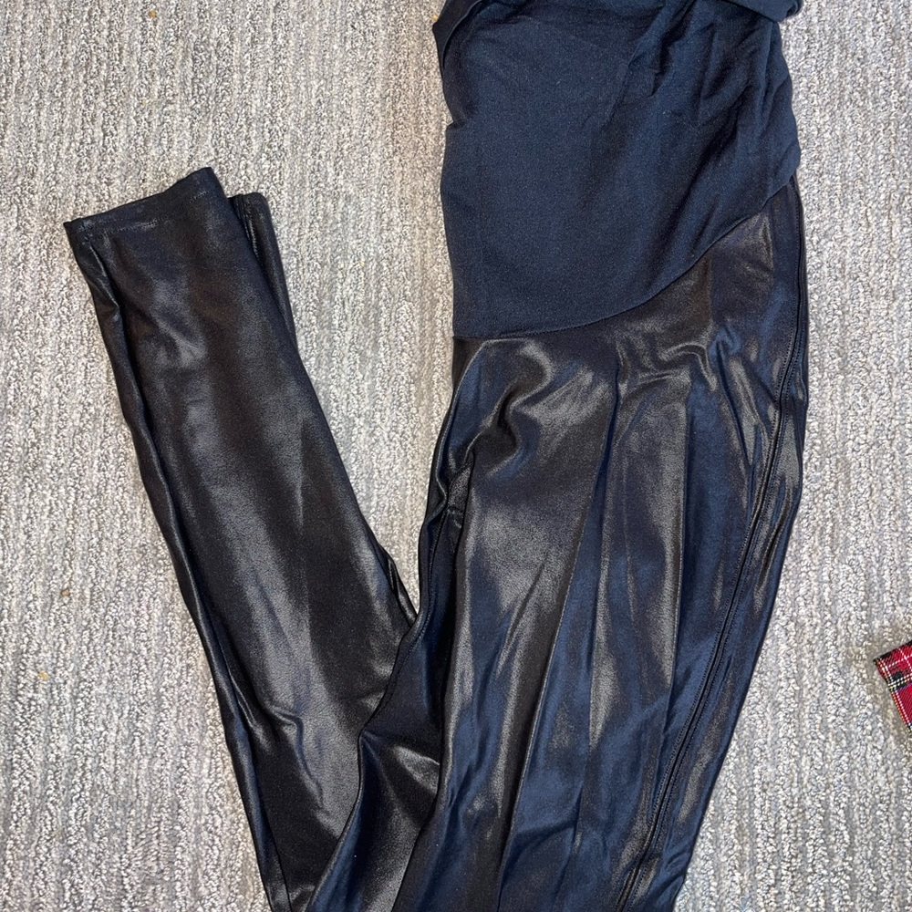 Spanx Medium
Mama Faux Leather Leggings 
Color: Black wore 2 times! Like new!